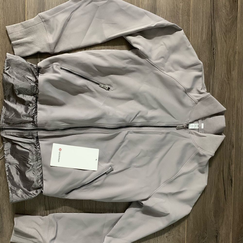 - Lululemon jacket new S - Picture 2 of 5